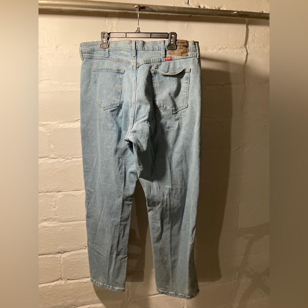 Wrangler 38x32 light denim jeans